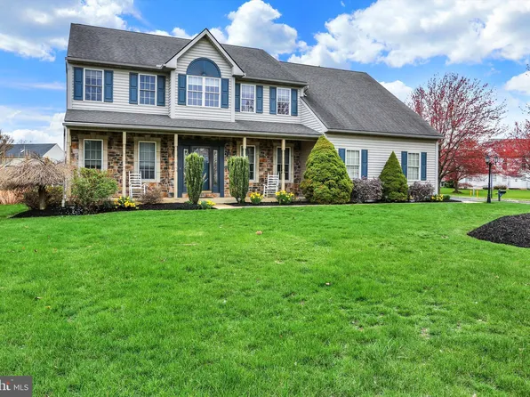 6 Virginia Ave, Sinking Spring, PA 19608