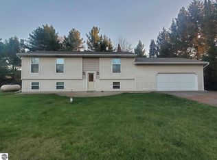 6827 S Crawford Rd, Mount Pleasant, MI 48858