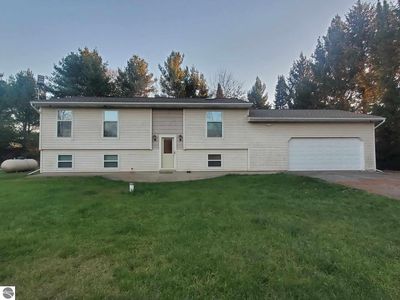 6827 S Crawford Rd, Mount Pleasant, MI, 48858