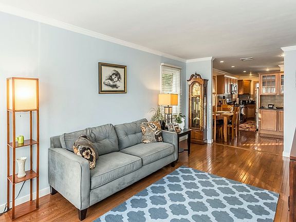 3rd image of 2486 Harvey Ave