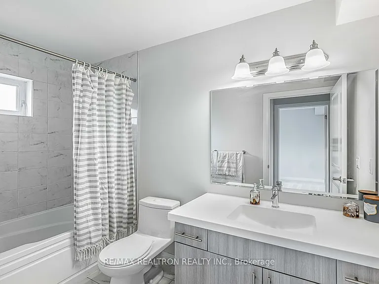 213 Downsview Park Blvd — Photo 39