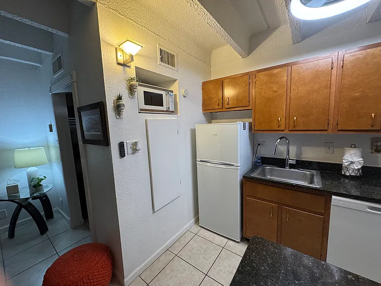 1100 Alvarado Dr SE — Photo 16