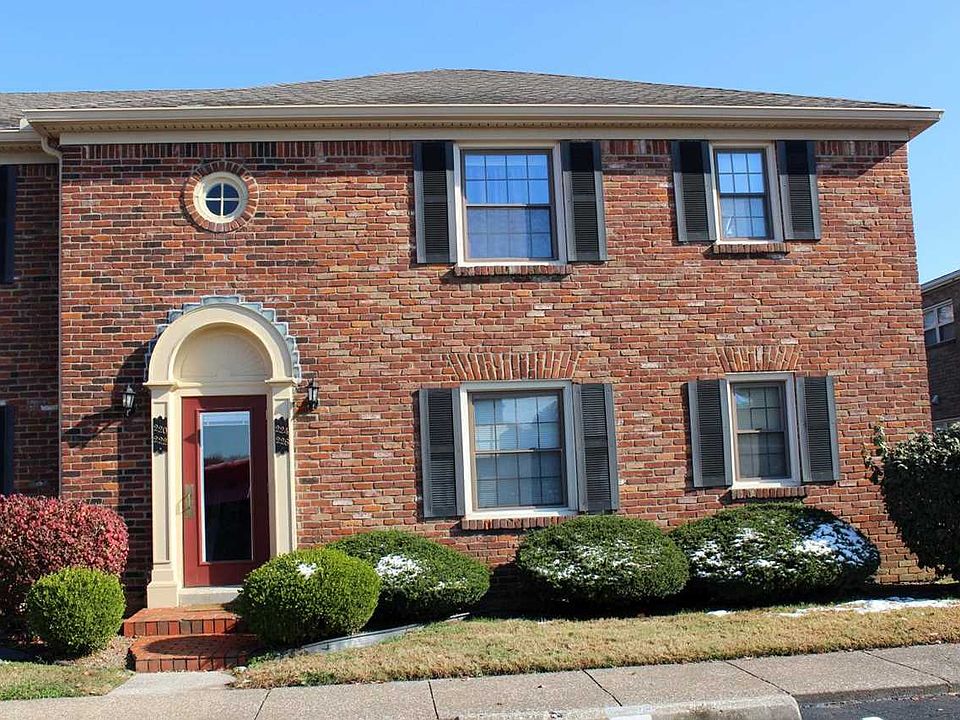 1st image of 220 Hampton Dr