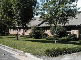 329 NE Laurel St, Mount Airy, NC 27030