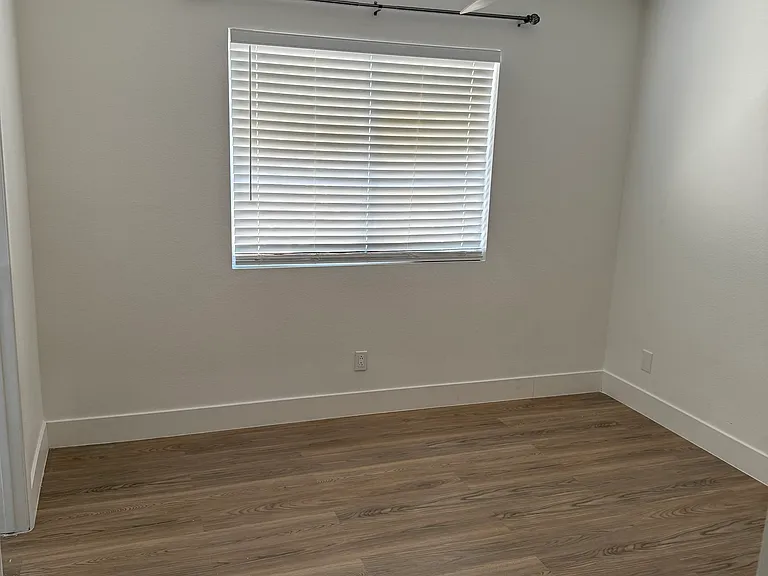 909 Sparrow Ct — Photo 15