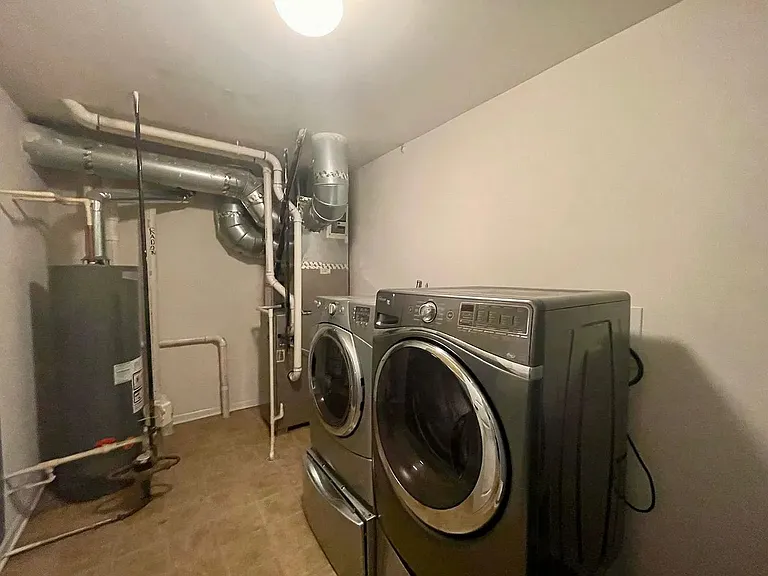 526 Grosvenor Ln — Photo 25