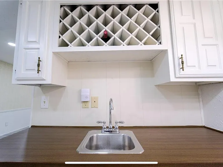 6403 Apache Ct — Photo 10