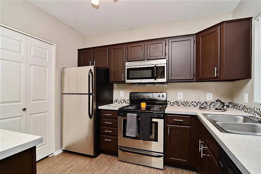 Upgraded Kitchen with Stainless Steel Appliance Package