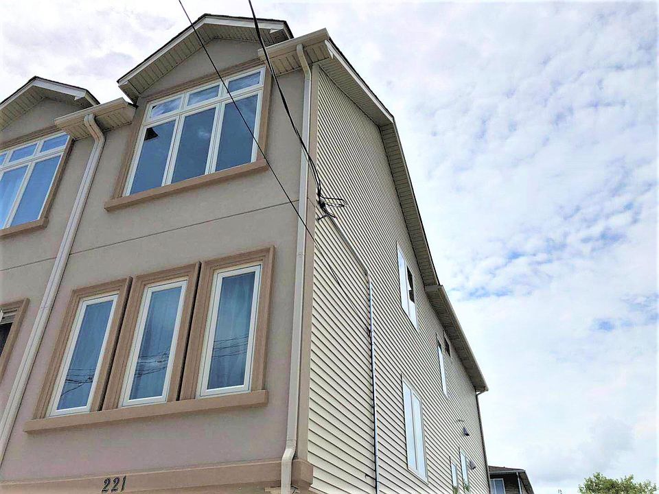 1st image of 223 Grimsby St