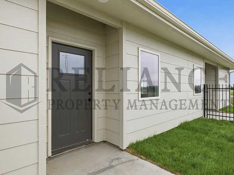 202 N Gowen St — Photo 4