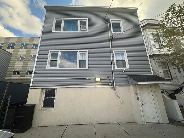 411 51st St #3 — Photo 9