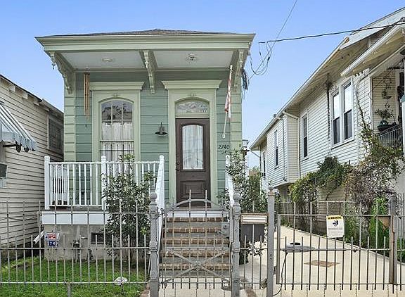 2nd image of 2740 Palmyra St