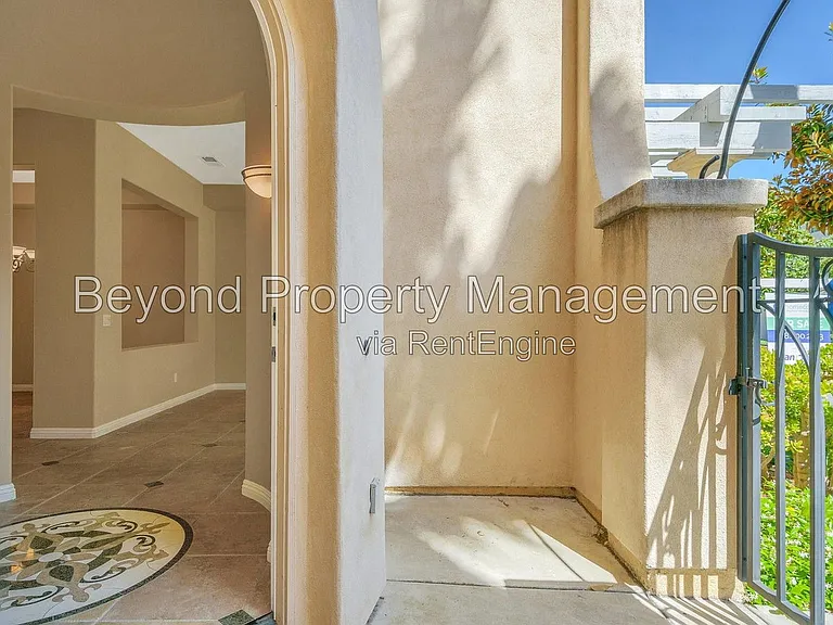 2947 Farragut Rd — Photo 4