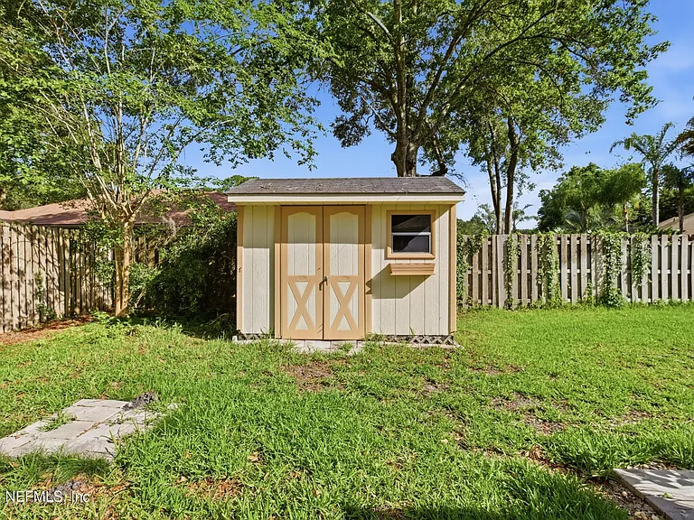 421 Chicopee Ct — Photo 40