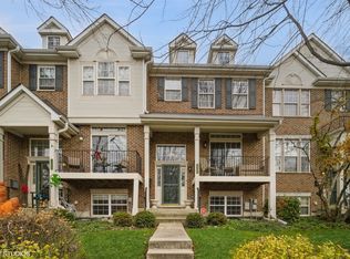 2104 Rugen Rd #B, Glenview, IL 60026