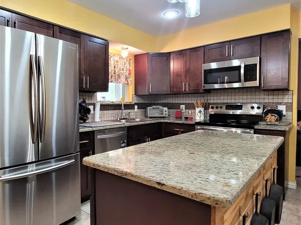523 Lynnewood Ave, Burleson, TX 76028