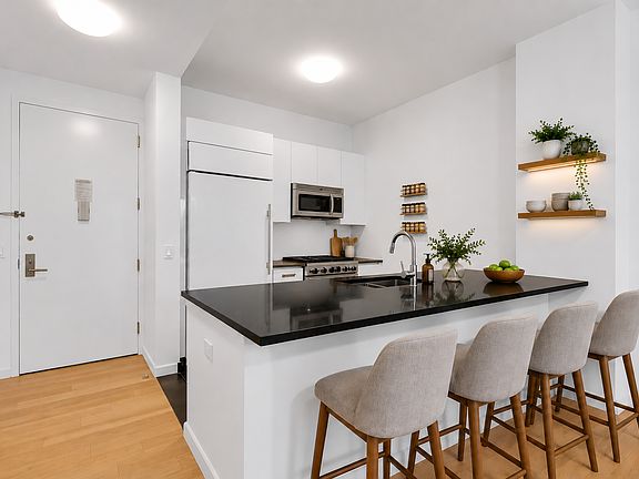 3rd image of 4630 Center Blvd APT 1506