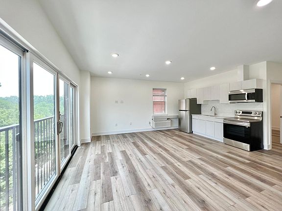 2nd image of 4148 Parkside Ave #304