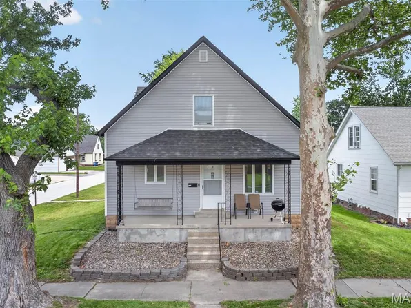 1801 Cypress St, Highland, IL 62249