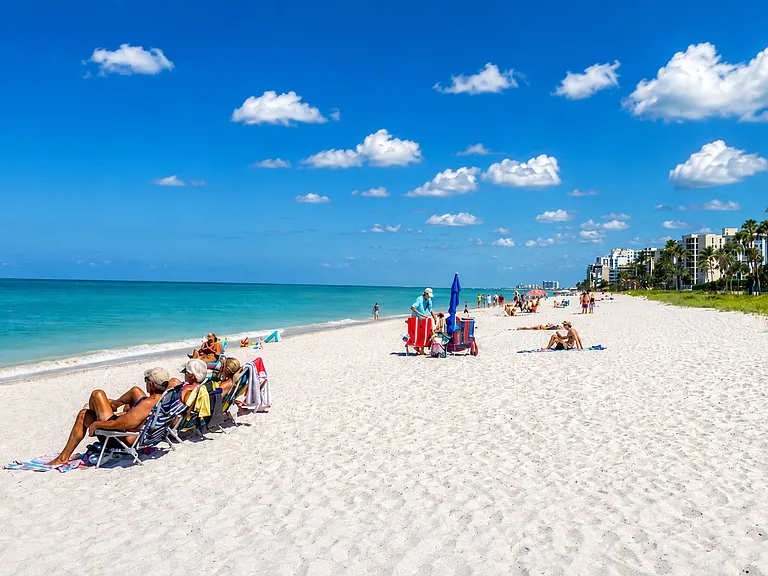 Convenient location just 5 minutes away from Old Naples, restaurants, boutique shopping, golf, parks, and Gulf Coast beaches.