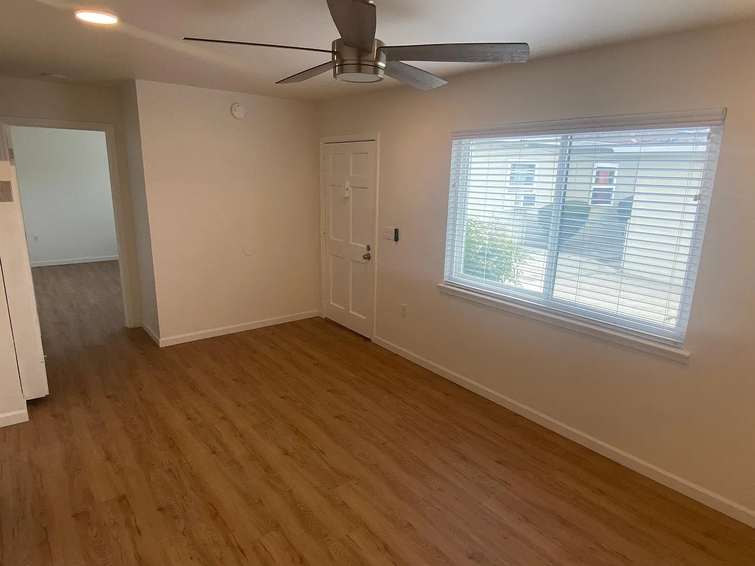 1120 Locust St — Photo 2