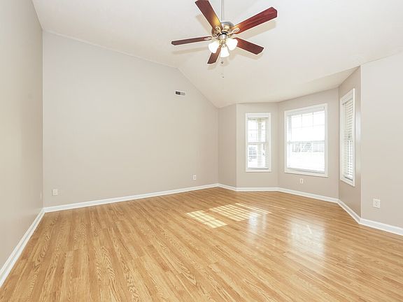 4th image of 107 Blythe Ct