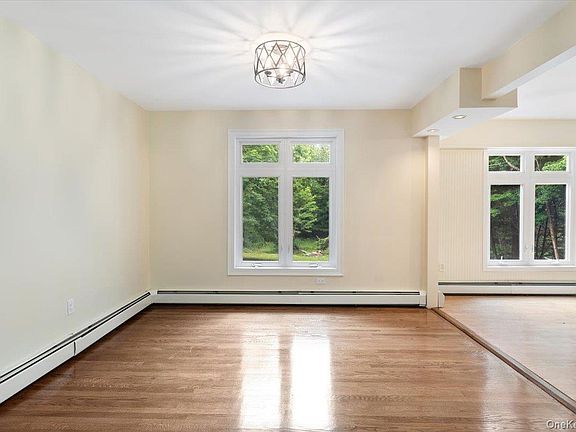 5th image of 674 Sprout Brook Rd