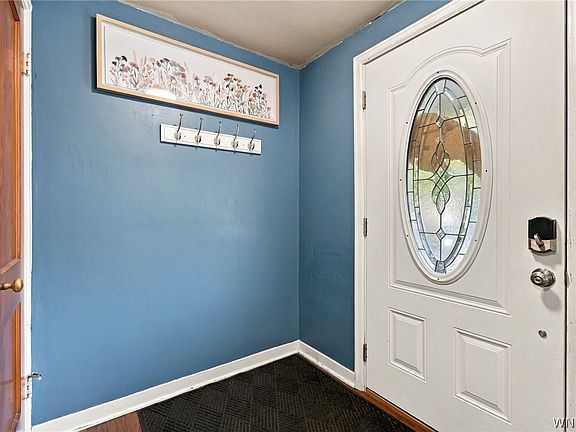 4th image of 40 Rosedale Blvd