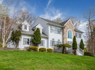 29 Brookview Dr, Carmel, NY 10512