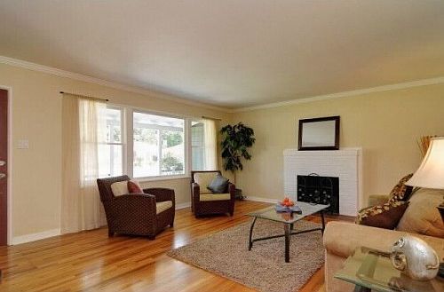3rd image of 467 Carlyn Ave