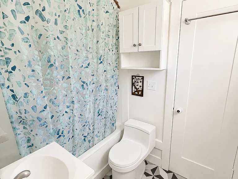 1429 Gillespie St — Photo 12