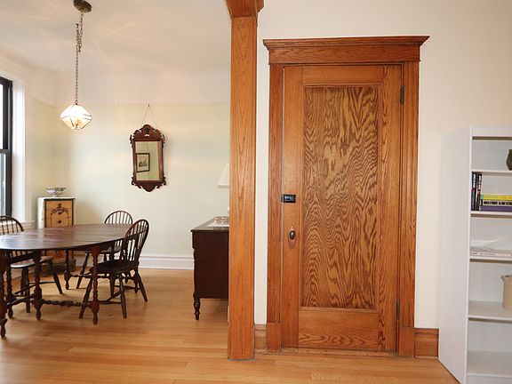 4th image of 346 N Austin Blvd APT 3