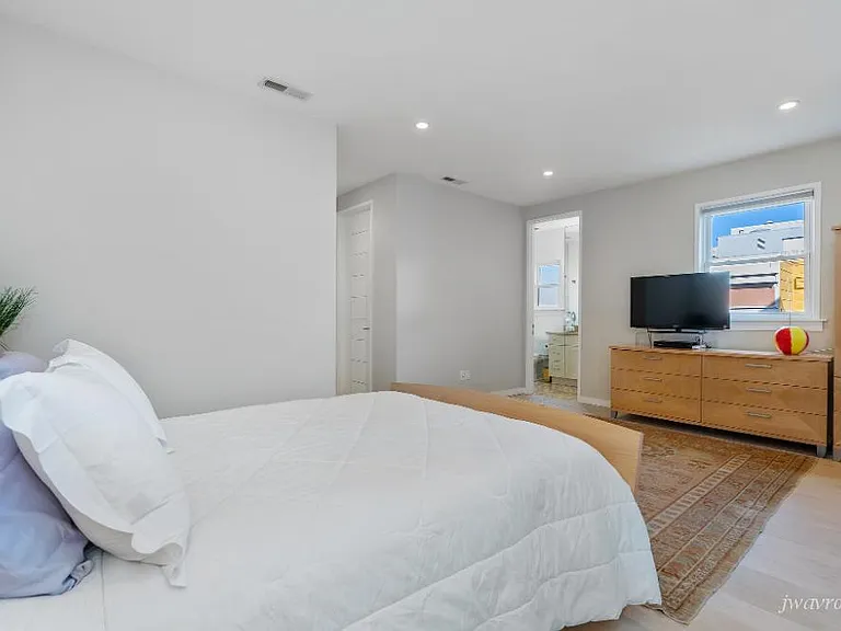 1159 Pacific Ave — Photo 13