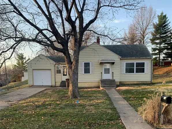 1204 Kearney St, Atchison, KS 66002