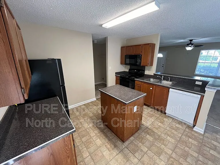 10636 Greatford Ct — Photo 8
