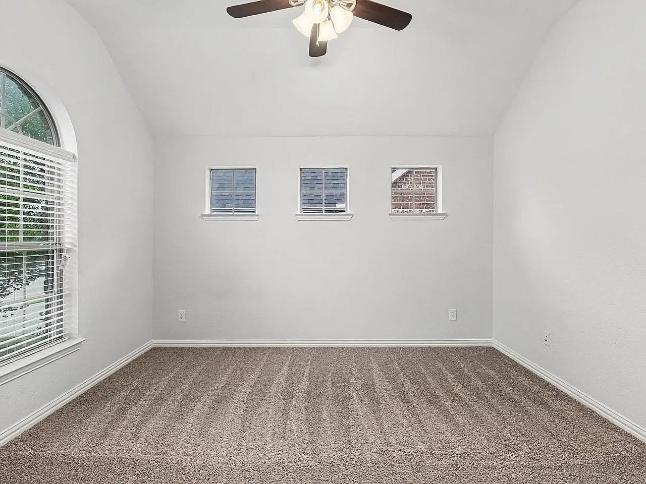 3 bed, 2507 sqft, $2,650 — Photo 3