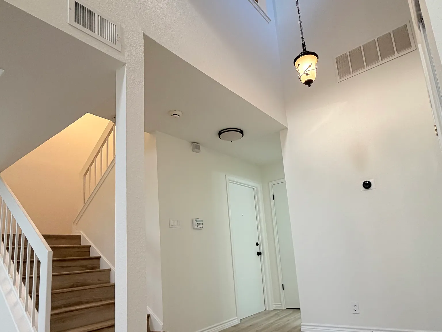 2 bed, 2.5 bath, 1295 sqft, $1,600 — Photo 3