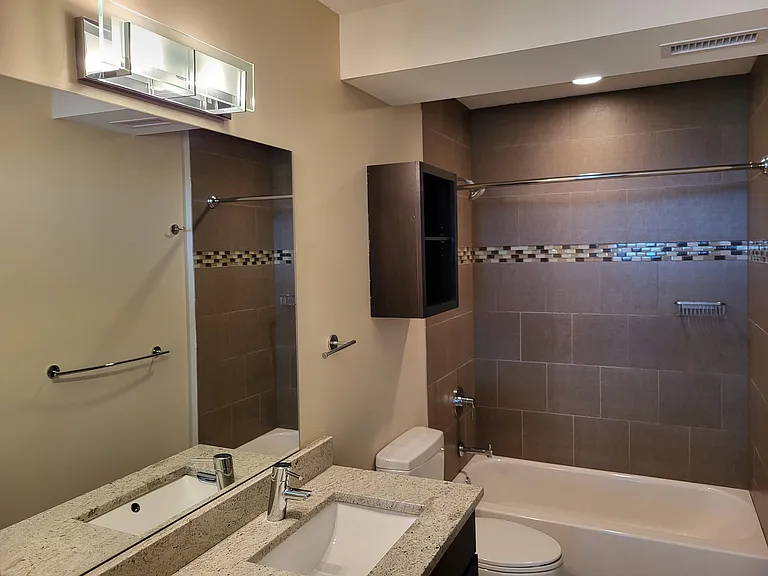 600 W Main St #605 — Photo 10