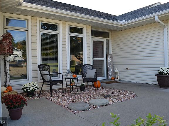 3rd image of 606 Fairview Dr