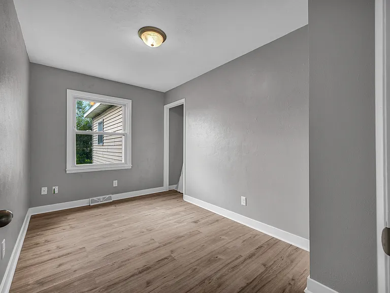 2022 Windsor St — Photo 14