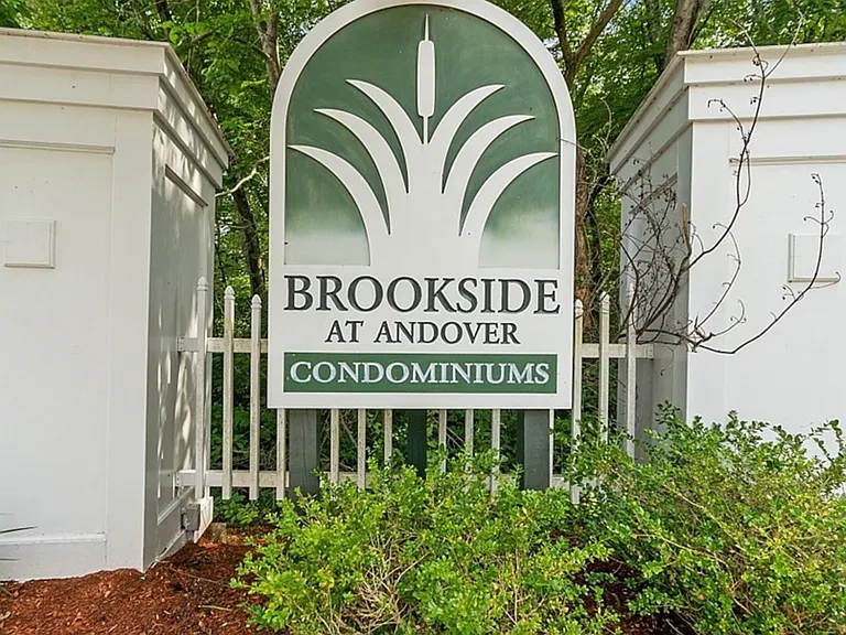 650 Brookside Dr #D — Photo 1