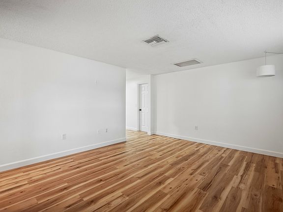 5th image of 8104 Badger Ln