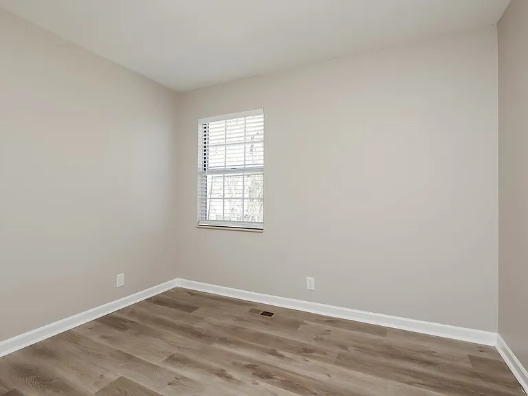 812 Dresden Ct — Photo 16