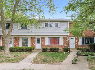 103 Greentree Ct, Bolingbrook, IL 60440