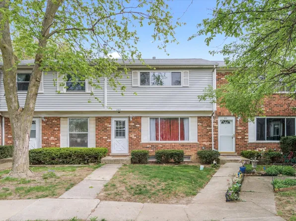 103 Greentree Ct, Bolingbrook, IL 60440