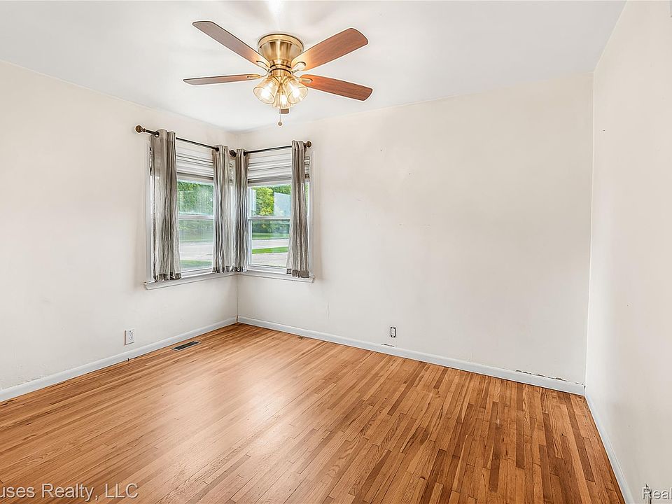 435 E Walton Blvd, photo 7