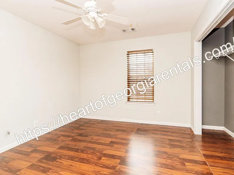 132 Coronation Dr — Photo 1