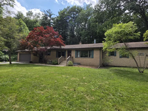 12370 Dunes Rd, Sawyer, MI 49125