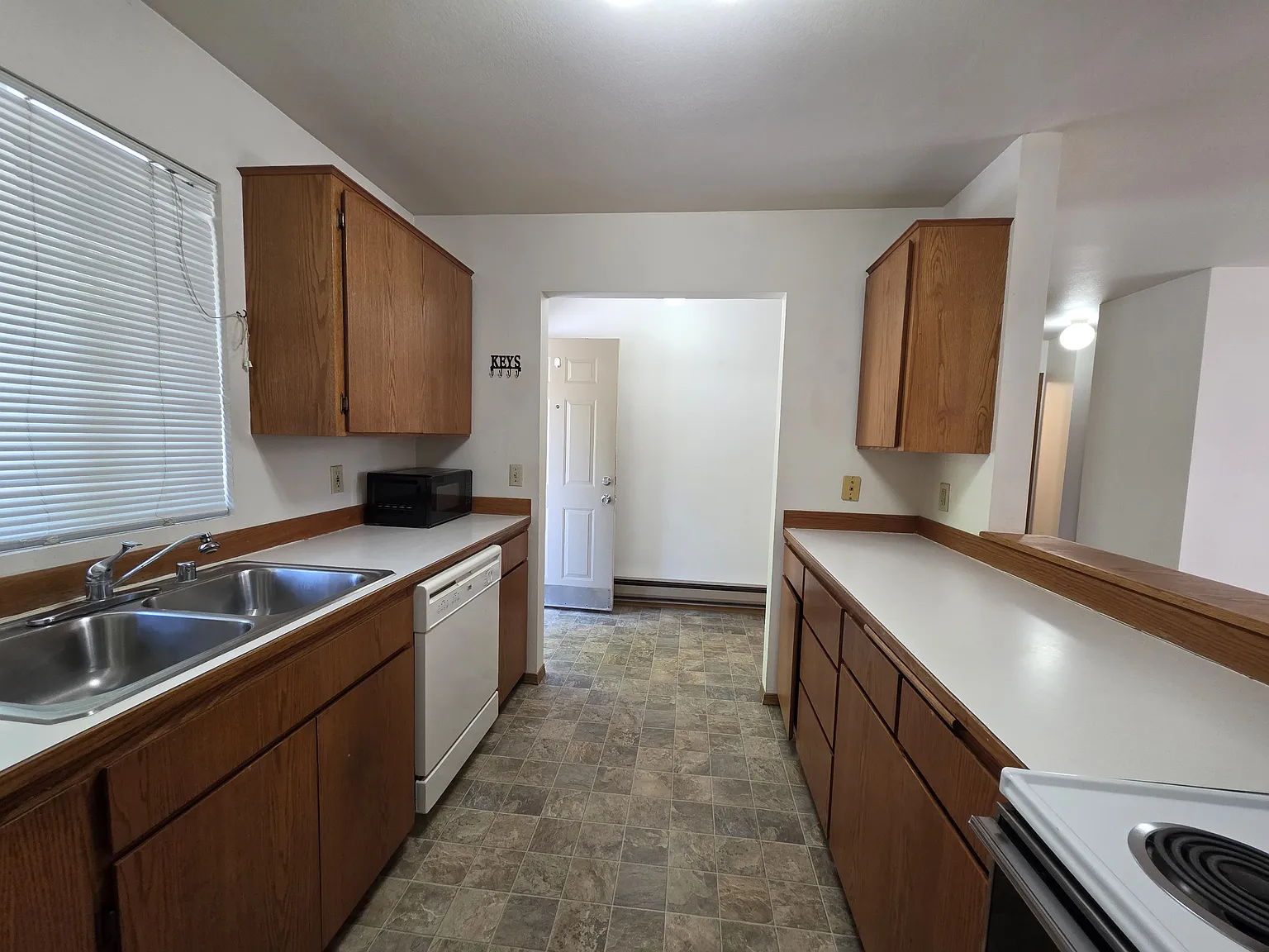 2 bed, 880 sqft, $1,695 — Photo 1