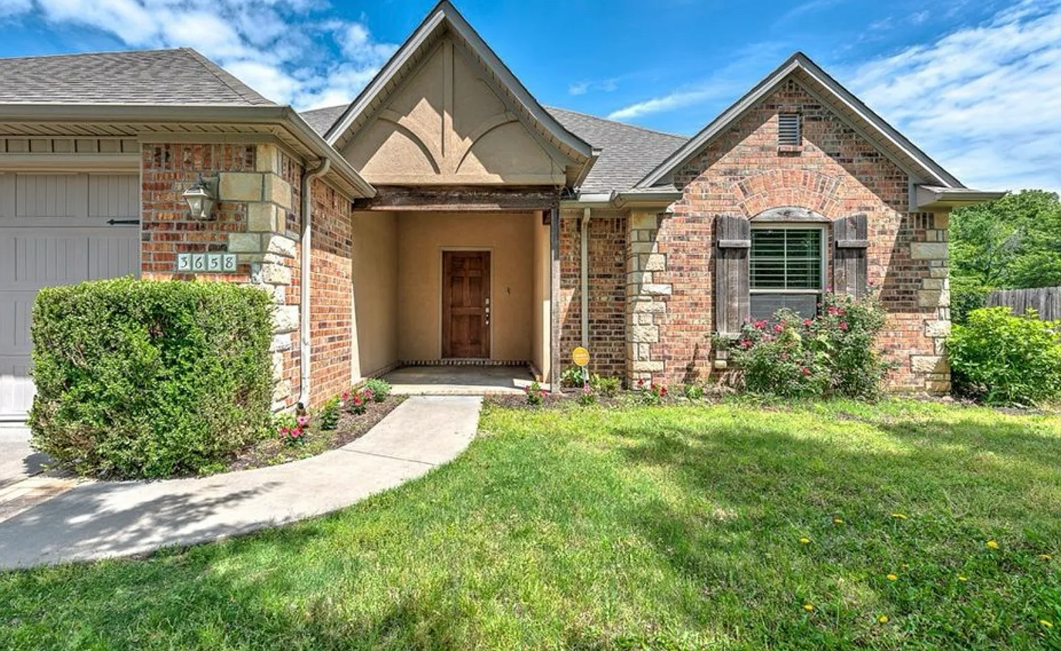 3 bed, 1884 sqft, $2,200 — Photo 1